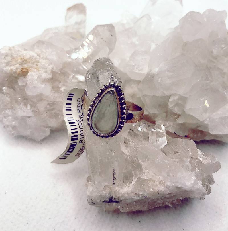 Wunderschöne Ringe Kristall Grün Calcit Sterling Silber Ring Größe 8 von EternalCosmicDesigns