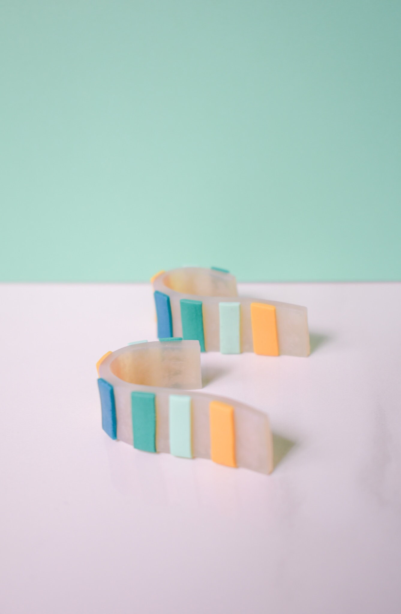 Azul // Bunte Ohrringe, Leichte Geschenke Für Sie, Trendige Ohrstecker, Handgemachte Abstrakte Kunst, Multicolor von EternalGemsbyKarena