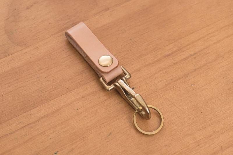 Naturleder Schlüsselhalter/Gürtel Schleife Mit Solid Brass Hardware Und Snap Naturleder Schlüsselhalter/Gürtel Schleife Mit Solid Brass Hardware Und Snap von EternalLeatherGoods
