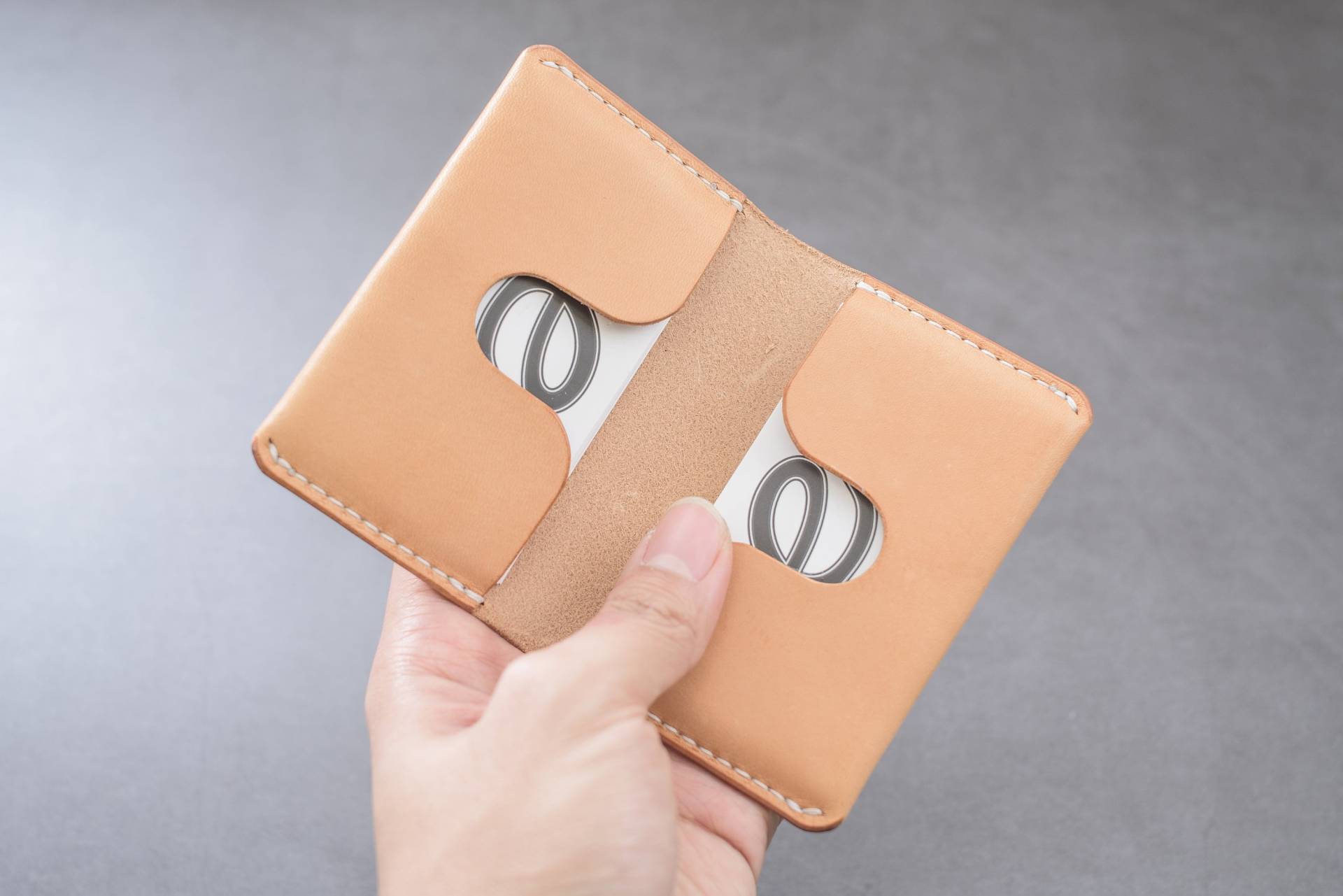 Visitenkartenhalter Aus Naturleder Gefaltet Visitenkartenhalter Aus Naturleder Gefaltet von EternalLeatherGoods