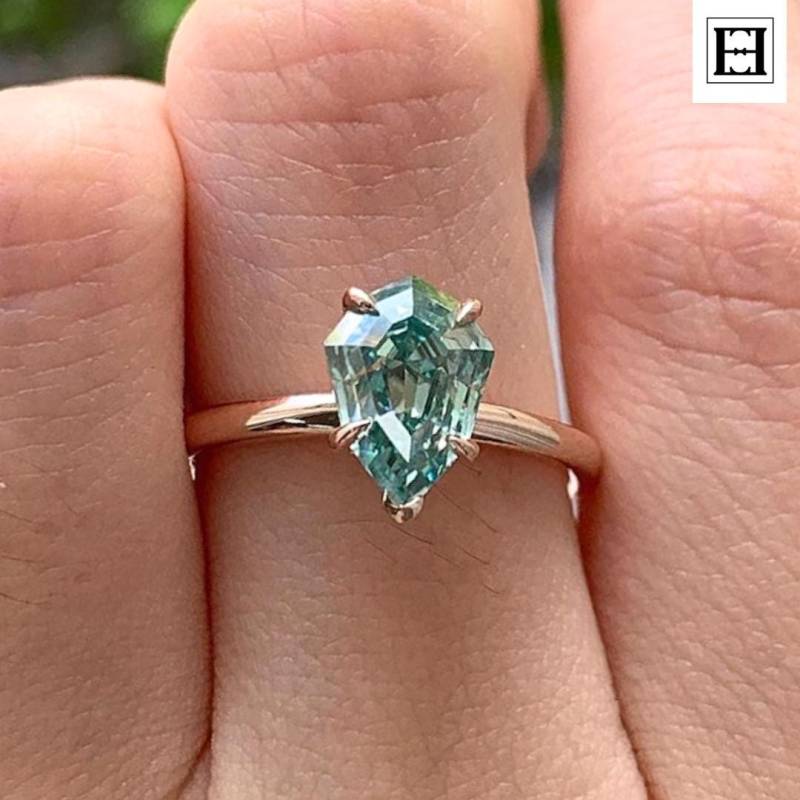 Blaugrüner Moissanit Ring 14K Rosegold Solitär Im Tropfenschliff Blaugrüner Moissanit Ring 14K Rosegold Solitär Im Tropfenschliff von EternaleleganceDE