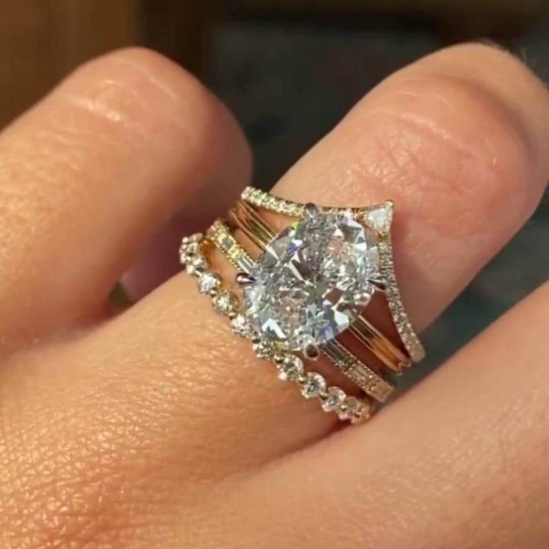 2 Ct Oval Moissanit Ehering Set 14K Gold Gestapelte Brautringe von EternaleleganceDE