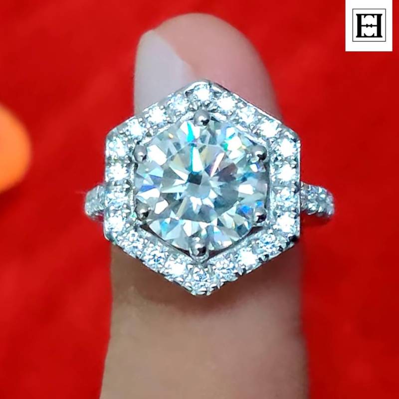 2 Ct Rundschliff Moissanit Verlobungsring, Sechseck Halo Ring in 14K Weißgold, Art Deco Vintage Stil Brautring, Funkelnder Statement von EternaleleganceDE