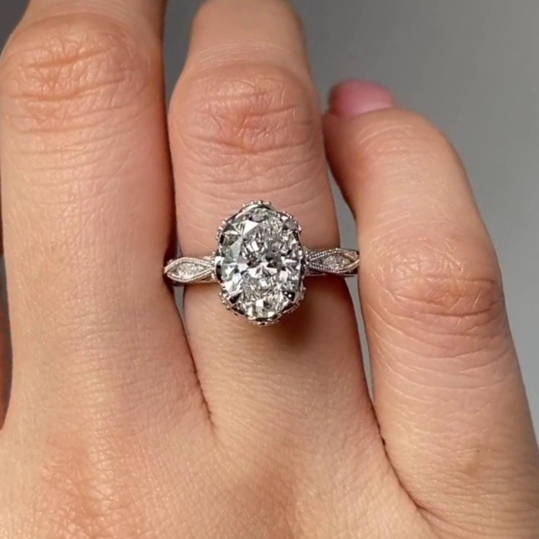 2.5 Ct Oval Moissanit Verlobungsring 14K Weißgold Milgrain, Antiker Stil von EternaleleganceDE