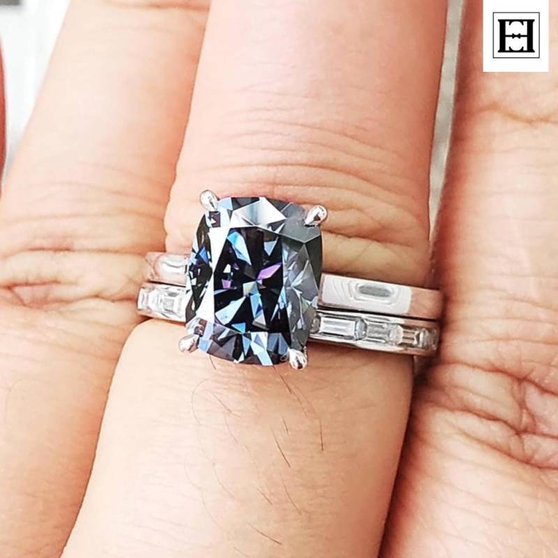 Kissenschliff Grauer Moissanit Verlobungsring Mit Baguette Diamant Akzent Kissenschliff Grauer Moissanit Verlobungsring Mit Baguette Diamant Akzent von EternaleleganceDE