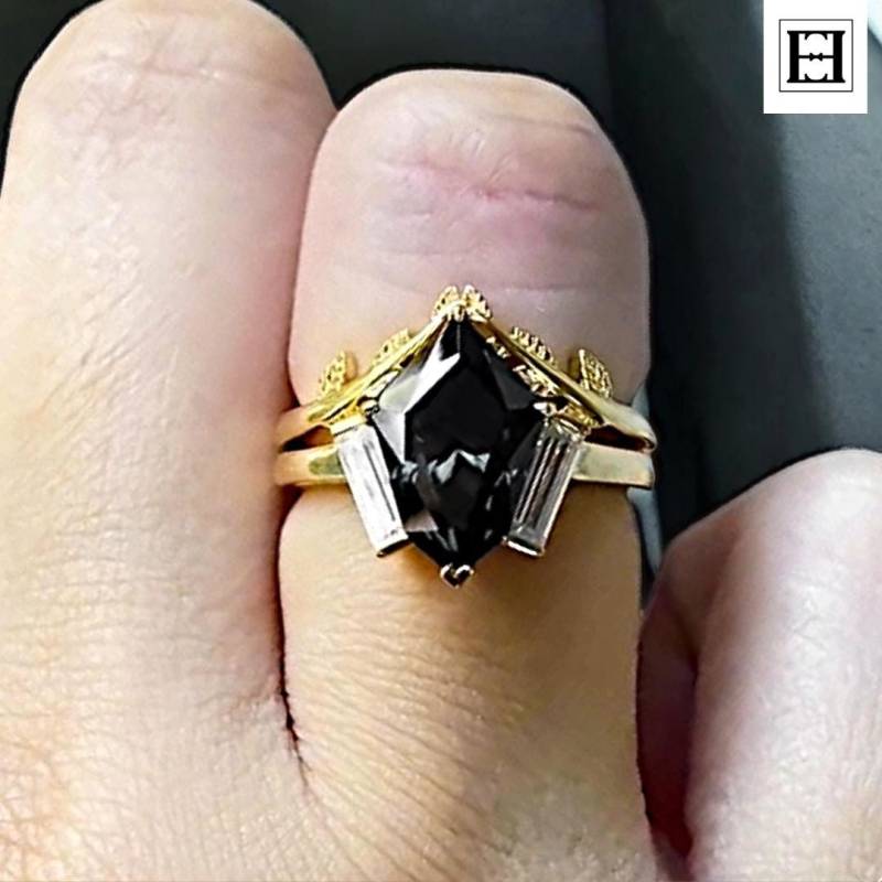 Gothic Moissanit Verlobungsring Set Schildschliff, 14K Gold Wedding Set von EternaleleganceDE