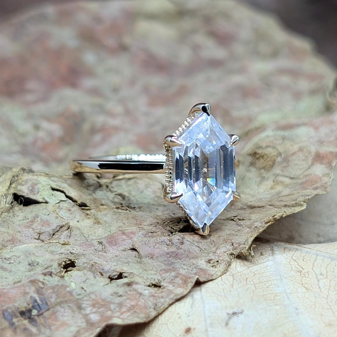 3 Karat Moissanit Verlobungsring 14K Gold Hexagon Marquise, Sechs Krappen von EternaleleganceDE