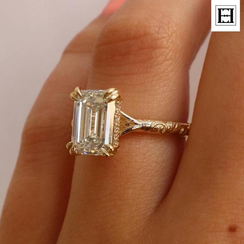 3 Karat Moissanit Verlobungsring Im Smaragdschliff - Vintage-stil 14K Goldring Mit Graviertem Band Antik Inspirierter Solitär Brautring Für Sie 3 Karat Moissanit Verlobungsring Im Smaragdschliff - Vintage-stil 14K Goldring Mit Graviertem Band Antik Inspirierter Solitär Brautring Für Sie von EternaleleganceDE