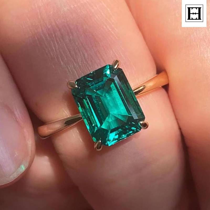 3.5Ct Smaragdschliff Grüner Moissanit Solitär Verlobungsring, Hidden Halo Set Moissanite Ring, 10Kt Gelb Solid Gold Zierlicher Vorschlag Ring von EternaleleganceDE