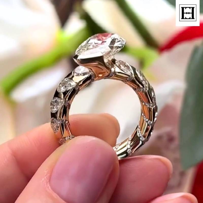 4 Karat Moissanit Verlobungsring Im Birnenschliff, Blatt-Inspiriertes Gelbgoldband, Natur Inspirierter Statementring, Einzigartiger Braut - Oder von EternaleleganceDE