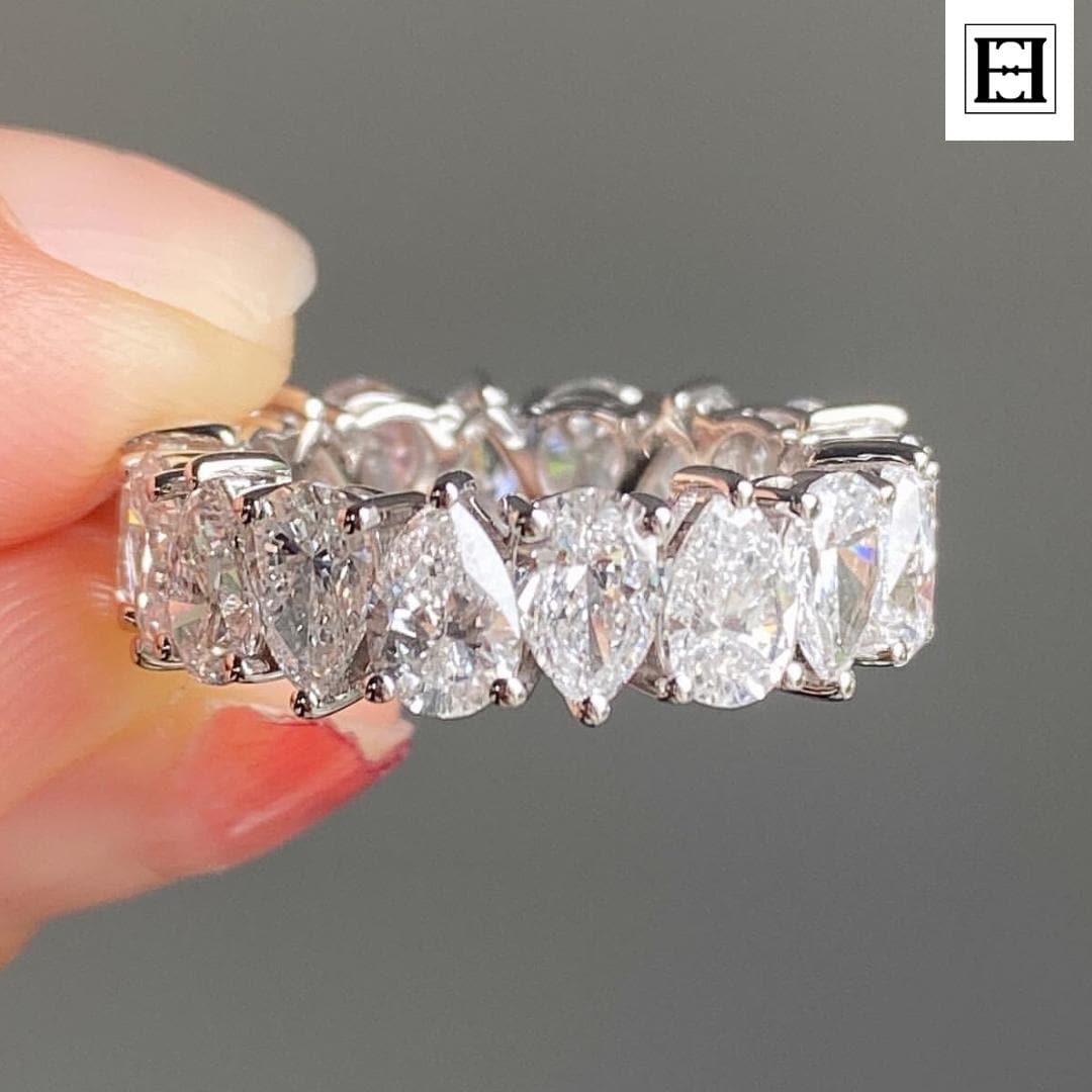 Birnenförmige Moissanit Eternity Band, 14K Weißgold Voll Pear Cut Ring, Einzigartige Statement Jubiläum Luxus Ehering Birnenförmige Moissanit Eternity Band, 14K Weißgold Voll Pear Cut Ring, Einzigartige Statement Jubiläum Luxus Ehering von EternaleleganceDE