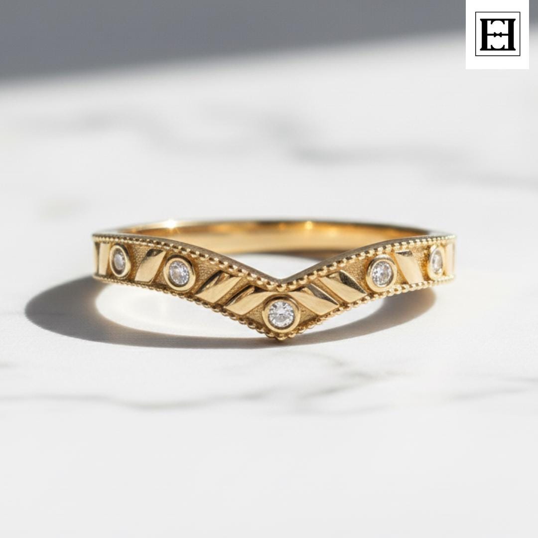 Chevron Gold Diamant Ring 14K Vintage-Inspirierte V-Band Mit Milgrain Detail Stapeln Ehering Oder Jahrestag Geschenk Für Frauen von EternaleleganceDE
