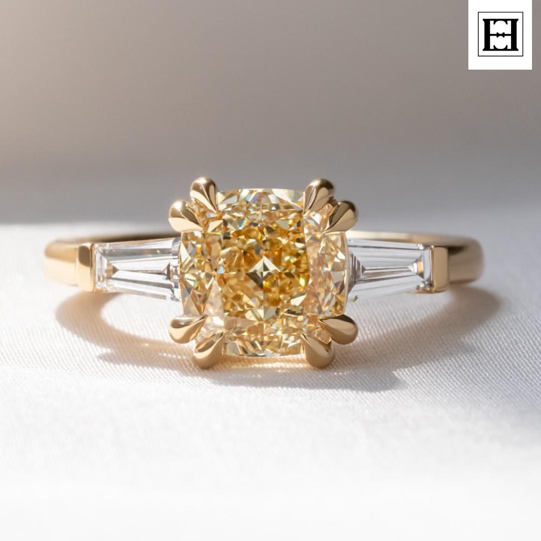 Gelber Kissenschliff Moissanit Verlobungsring Vintage Inspirierte Baguette Seitensteine von EternaleleganceDE