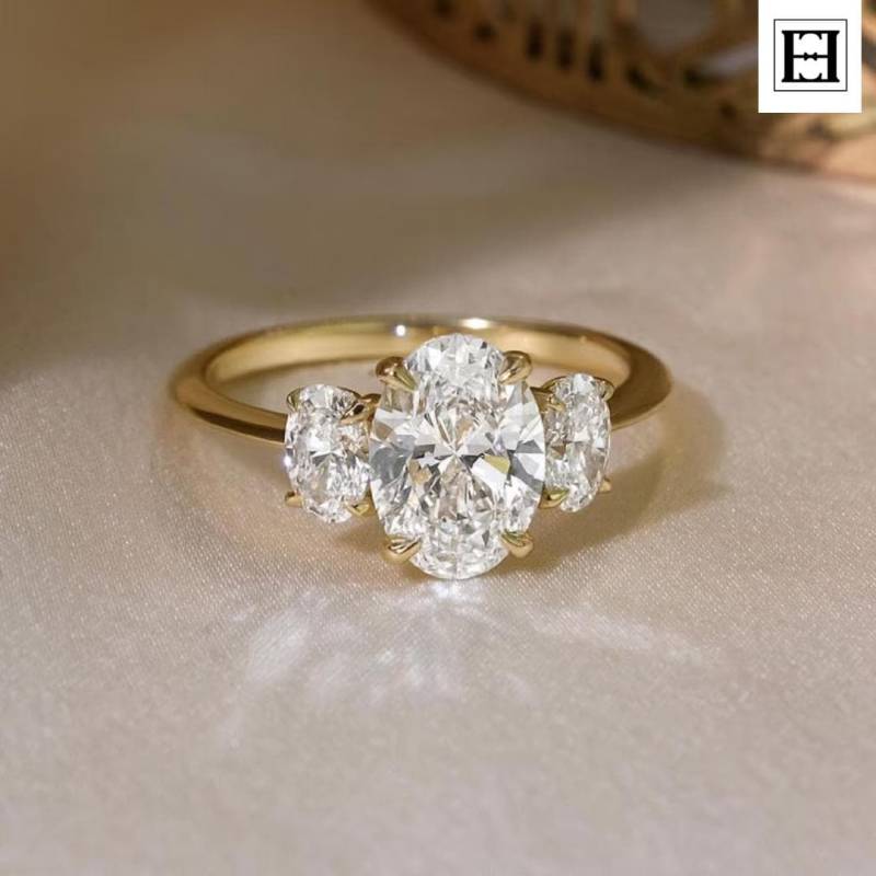 Ovaler Moissanit Trilogy Ring 585Er Gelbgold, Messerschnitt von EternaleleganceDE