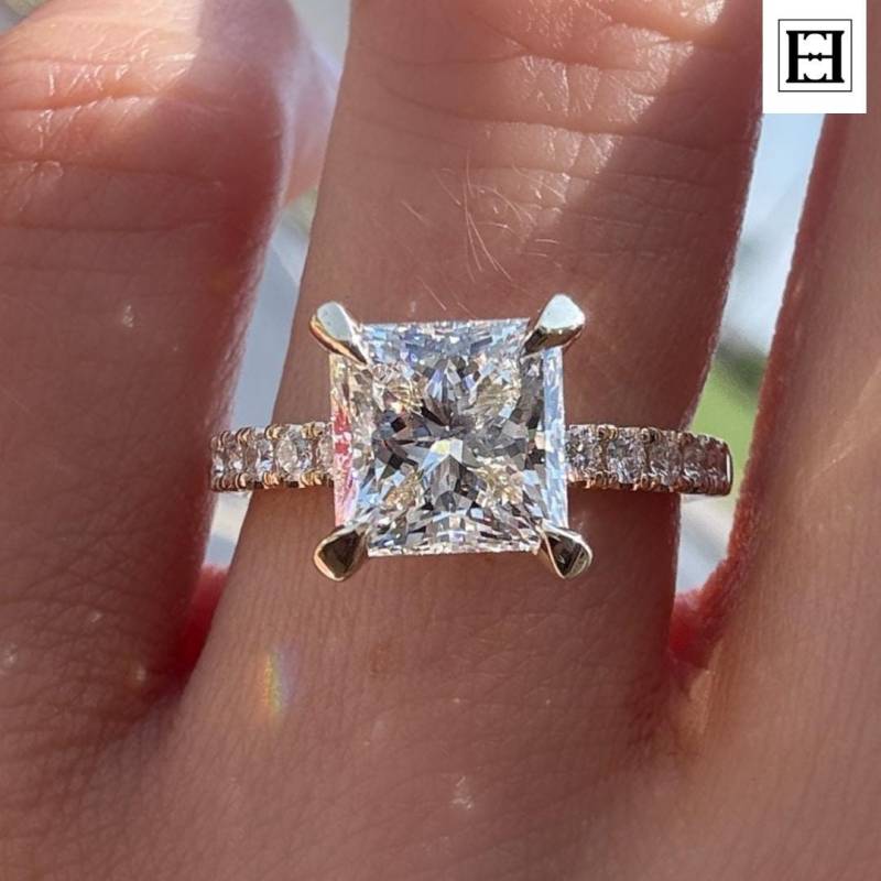Princess Cut Moissanit Verlobungsring 14K Gold Pave Band Solitär Princess Cut Moissanit Verlobungsring 14K Gold Pave Band Solitär von EternaleleganceDE
