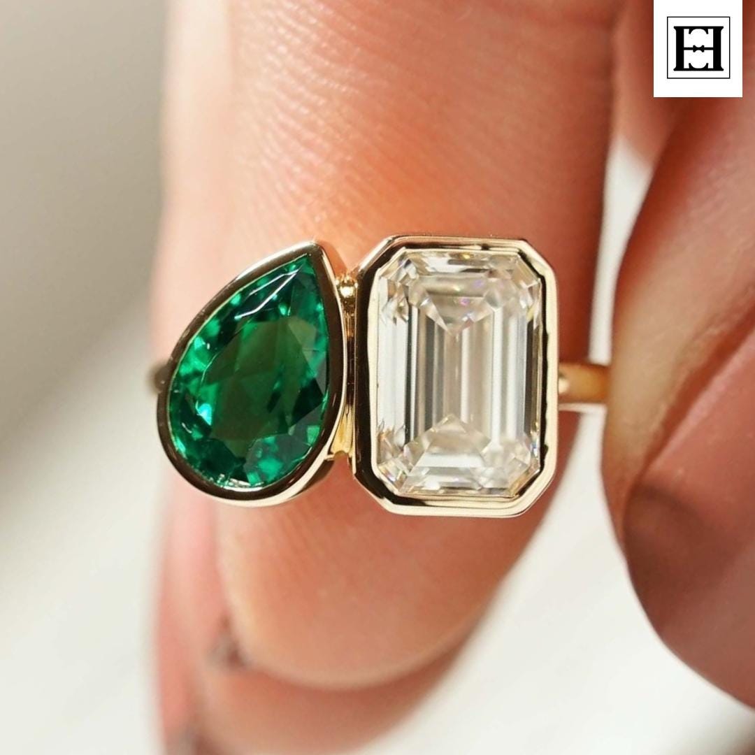 Toi Et Moi Moissanite Verlobungsring, Doppelsteinring Im Birnen - Und Smaragdschliff in 14K Gelbgold, Statement-Ring Mit Zwei Steinen Für Sie von EternaleleganceDE