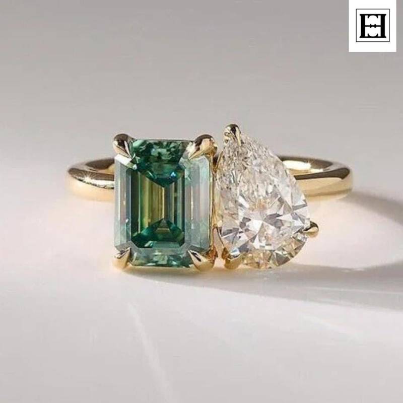 Toi-Et-Moi Moissanite Verlobungsring Mit Smaragd Und Birnenschliff, Hochzeitsjubiläum Doppelstein Für Sie, Smaragdring Zwei Diamanten von EternaleleganceDE