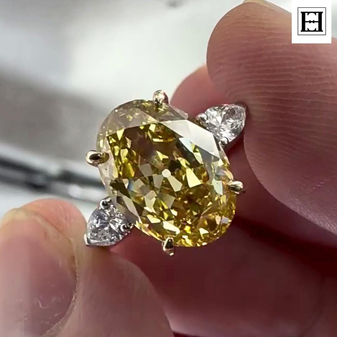 Vintage Inspirierter 4.5 Ct Old Mine Cut Oval Moissanit Verlobungsring - 14K Weißgold von EternaleleganceDE