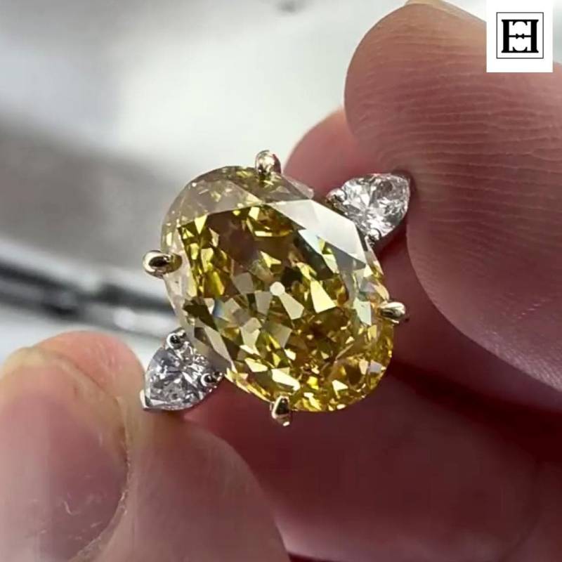 Vintage Inspirierter 4.5 Ct Old Mine Cut Oval Moissanit Verlobungsring - 14K Weißgold von EternaleleganceDE