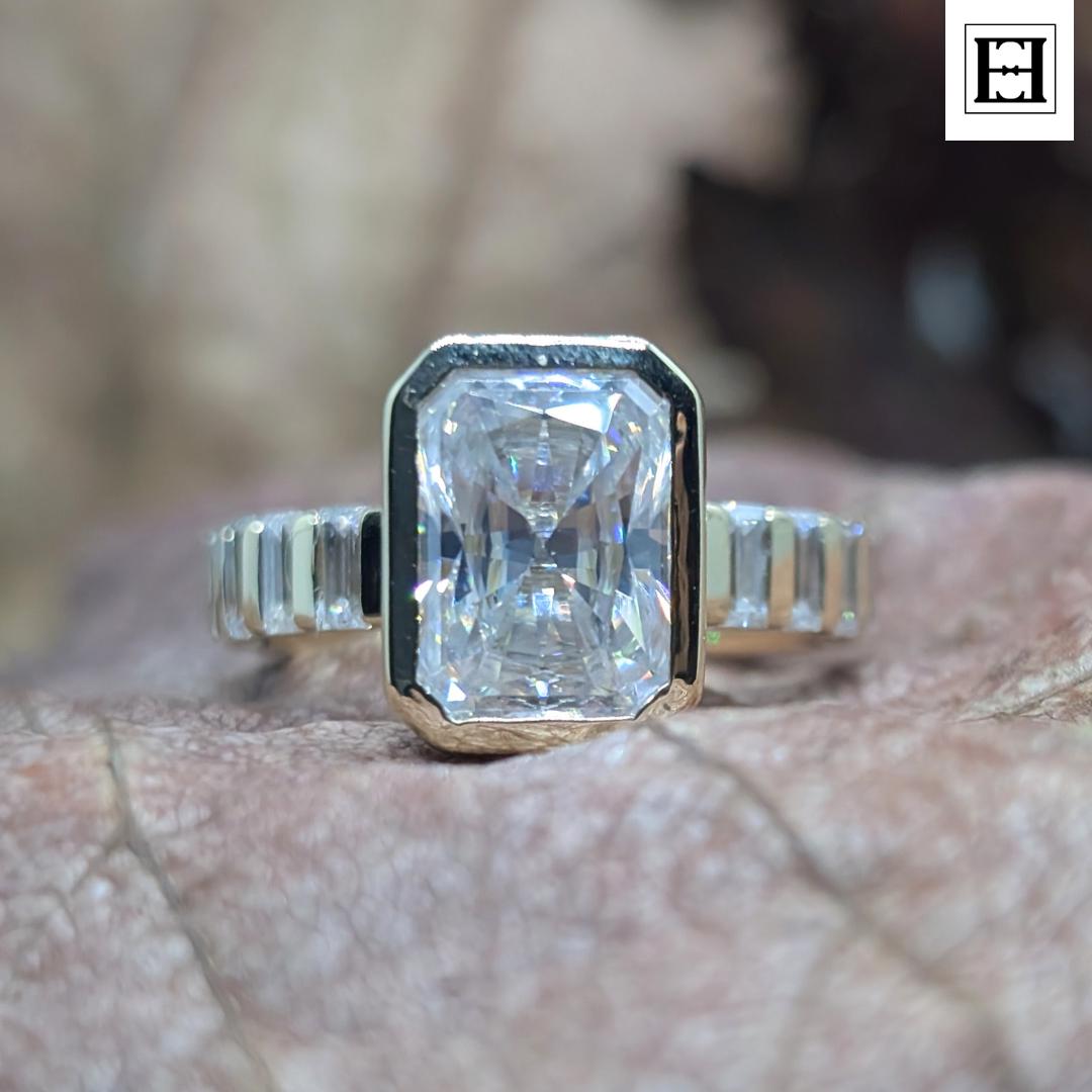 strahlender 3 Karat Moissanit Verlobungsring, Goldring Mit Baguette Seitensteinen, Art-Deco-Inspirierter Versprechensring, Eleganter Brautring von EternaleleganceDE