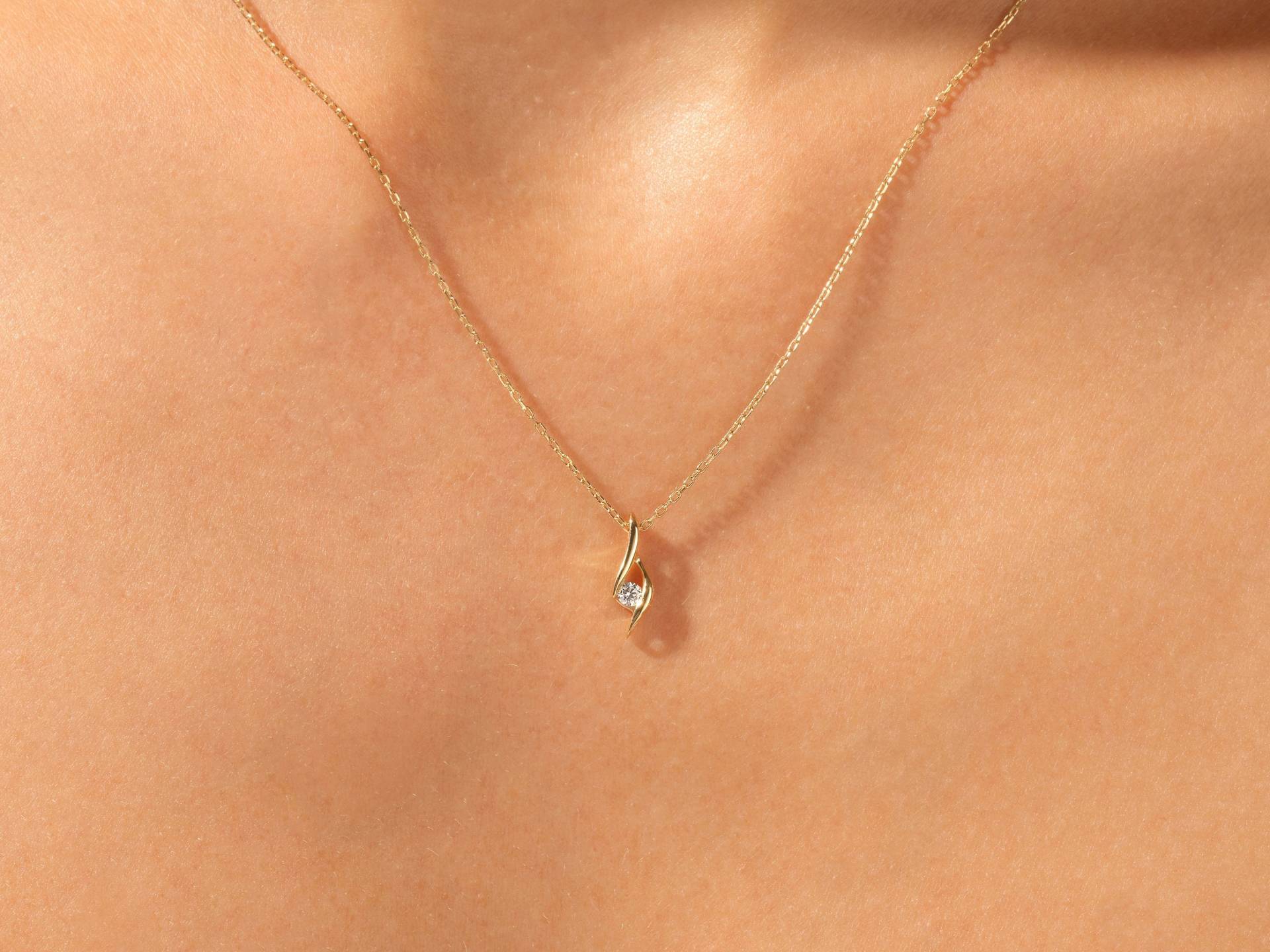 14K Solid Gold Einzelstein Diamant Anhänger/Solitär Halskette Für Frauen Körper Artefakt Charm Einzigartiges Geschenk Sie von Eternate