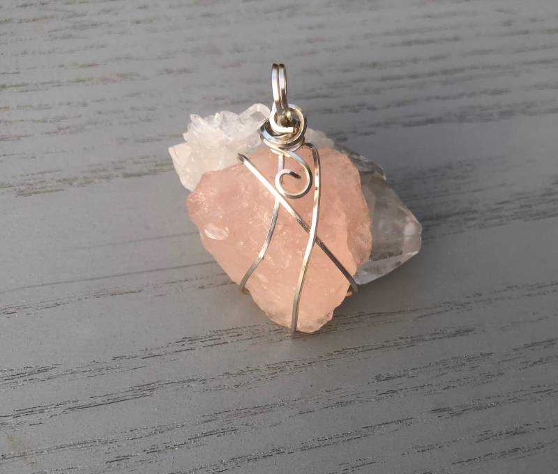 Rosenquarz Wirewrapped Anhänger Liebe Und Vergebung Selbstliebe Silber Stein Für Kummer Rosenquarz Wirewrapped Anhänger Liebe Und Vergebung Selbstliebe Silber Stein Für Kummer von EternityCrystals