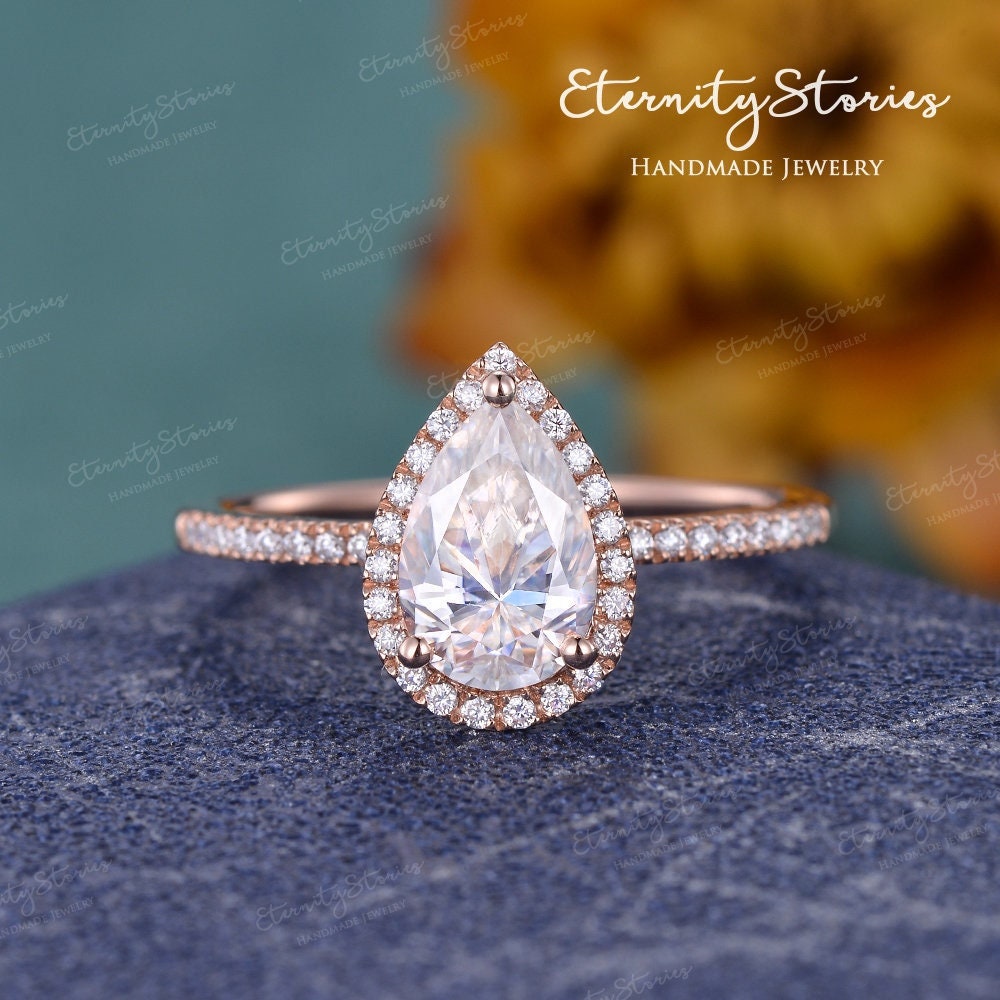 1.5Ct Pear Shaped Moissanit Engagemnet Ring Damen Vintage Ehering Roségold Halo Classic Promise Jubiläum von EternityStories