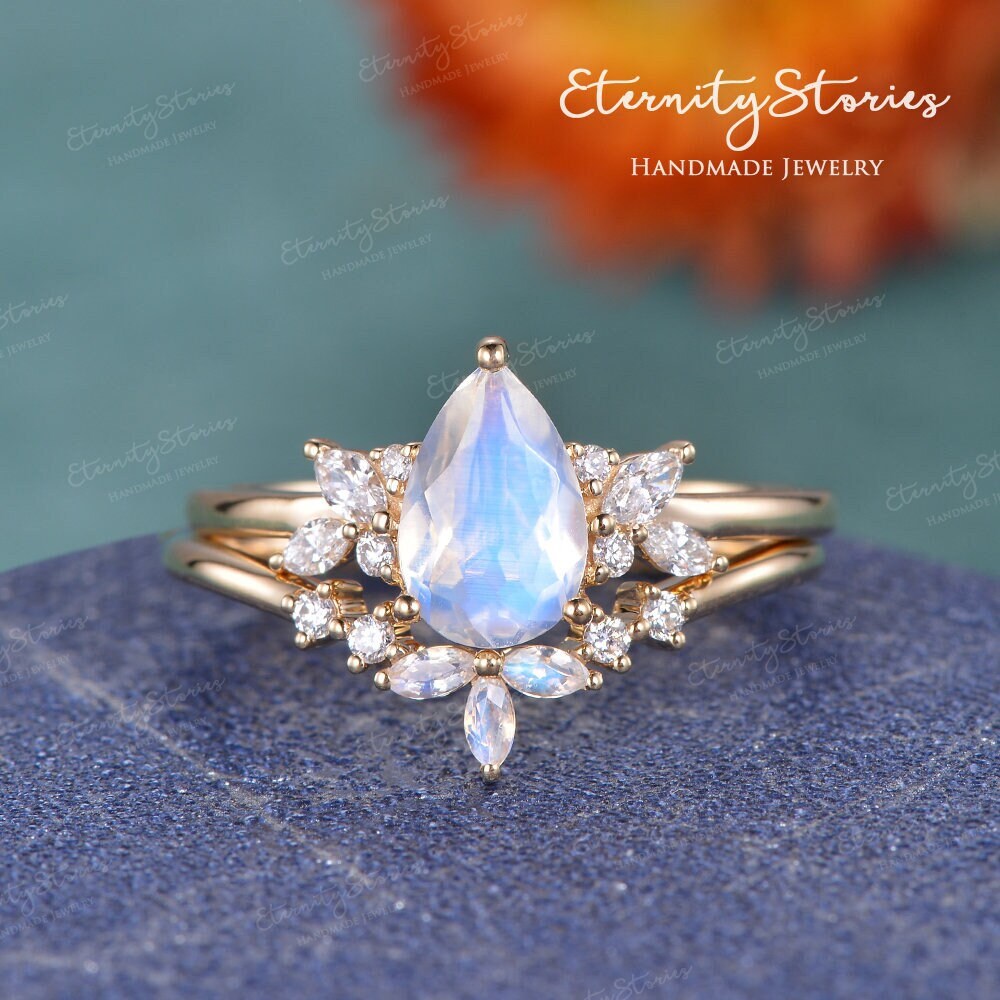 Birne Mondstein Verlobungsring Set Frauen Cluster Gelb Gold Braut Marquise Gebogener Ehering Juni Birthstone Blatt Kathedrale Ring von EternityStories