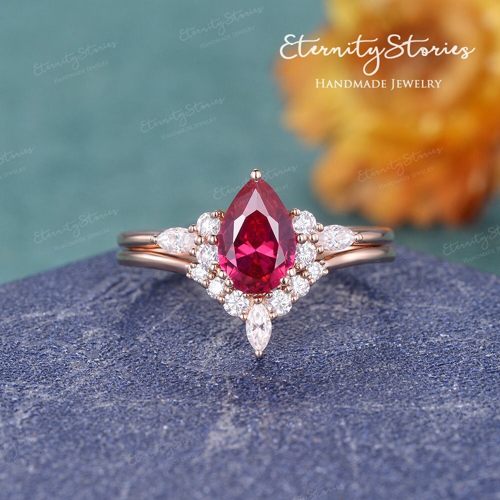 Birnenförmige Rubin Rose Gold Verlobungsring Set Teardrop Hochzeit Brautschmuck Sets Frauen Diamant Cluster Ring Jahrestag Geschenk Birnenförmige Rubin Rose Gold Verlobungsring Set Teardrop Hochzeit Brautschmuck Sets Frauen Diamant Cluster Ring Jahrestag Geschenk von EternityStories
