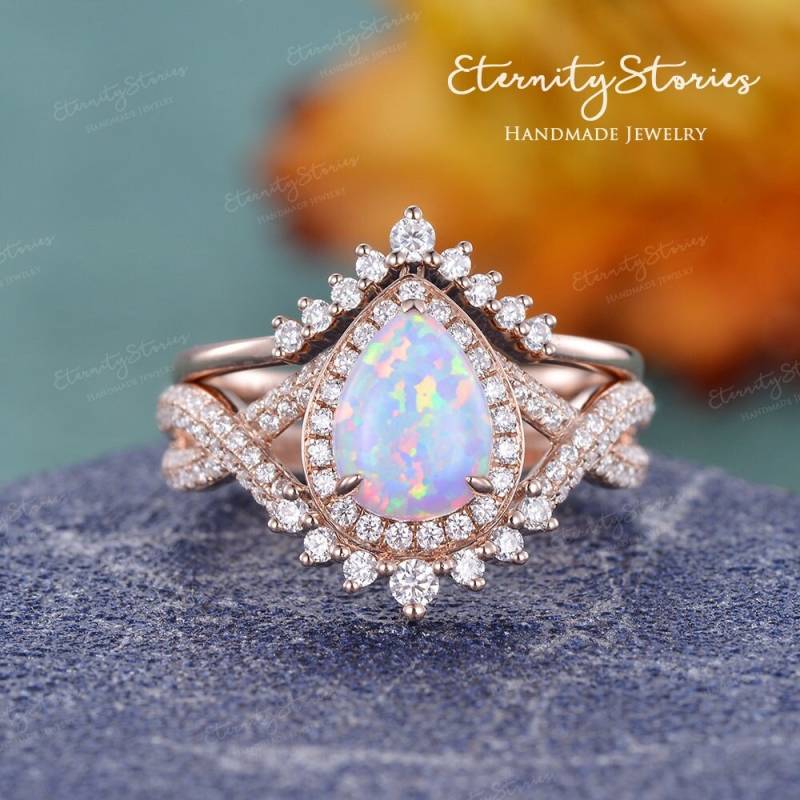 Infinity Birnenförmiger Opal Verlobungsring Set Frau Lab Rose Gold Hochzeit Braut Unikat Split Ring Jahrestag Geschenk von EternityStories