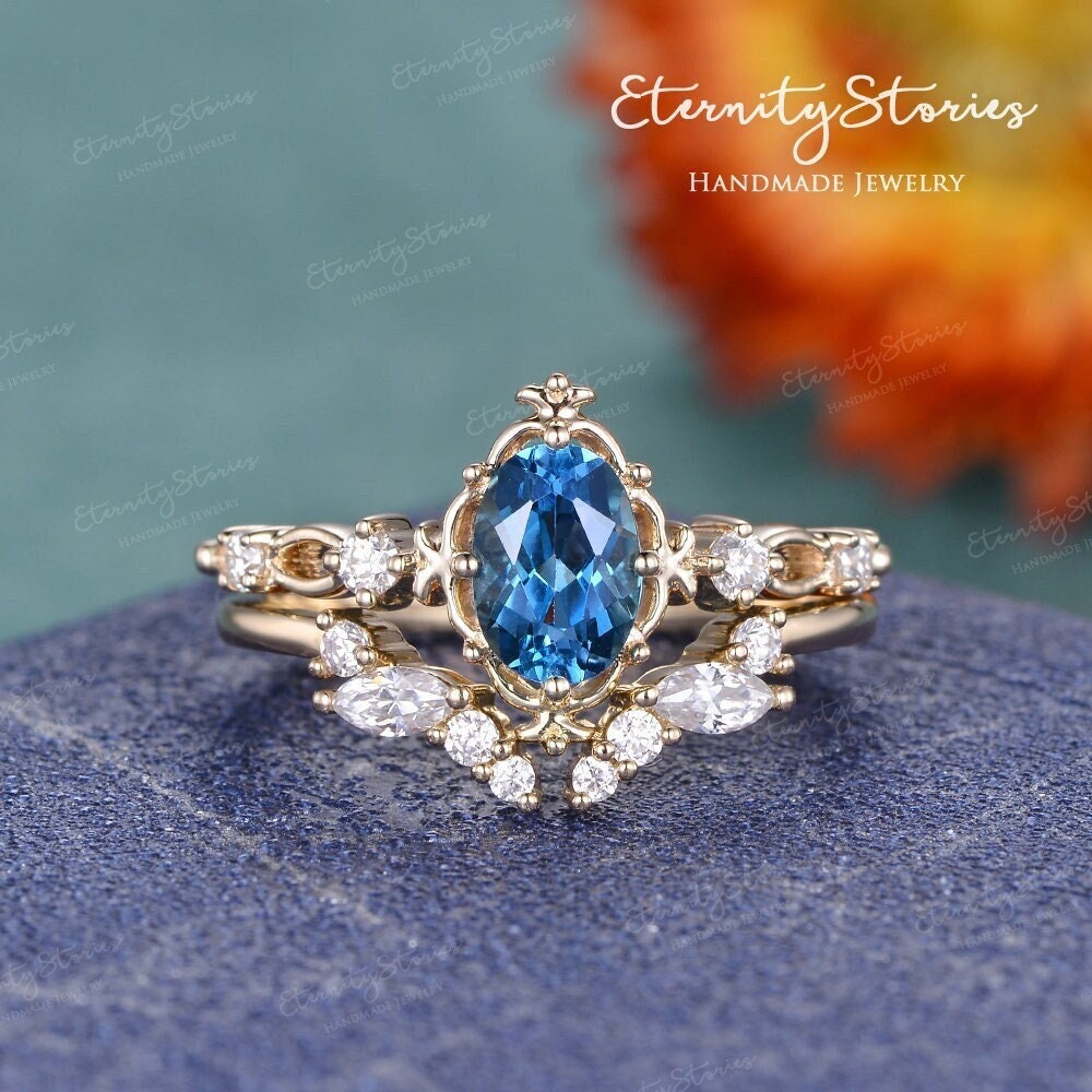 Verlobungsring-Set Mit Londoner Blautopas, Art-Deco-Roségold-Brautset, Infinity-Milgrain-Ring, Offener, Gebogener Ehering, November-Geburtsstein, 14 Verlobungsring-Set Mit Londoner Blautopas, Art-Deco-Roségold-Brautset, Infinity-Milgrain-Ring, Offener, Gebogener Ehering, November-Geburtsstein, 14 von EternityStories