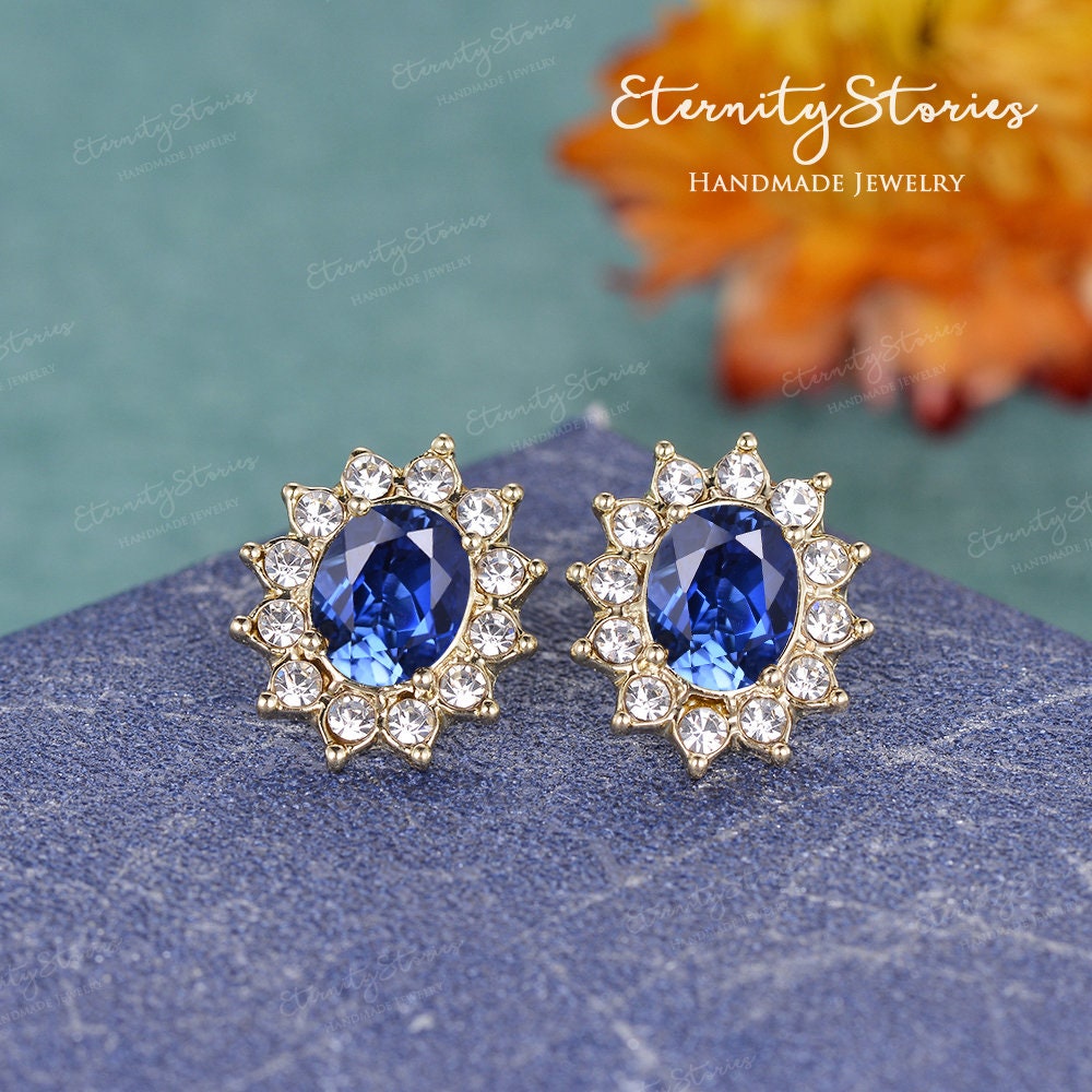 Moissanite Halo Lab Saphir Ohrstecker Art Deco Ohrring Damen Oval Cut Blau Edelstein Schmuck Geschenk September Birthstone von EternityStories