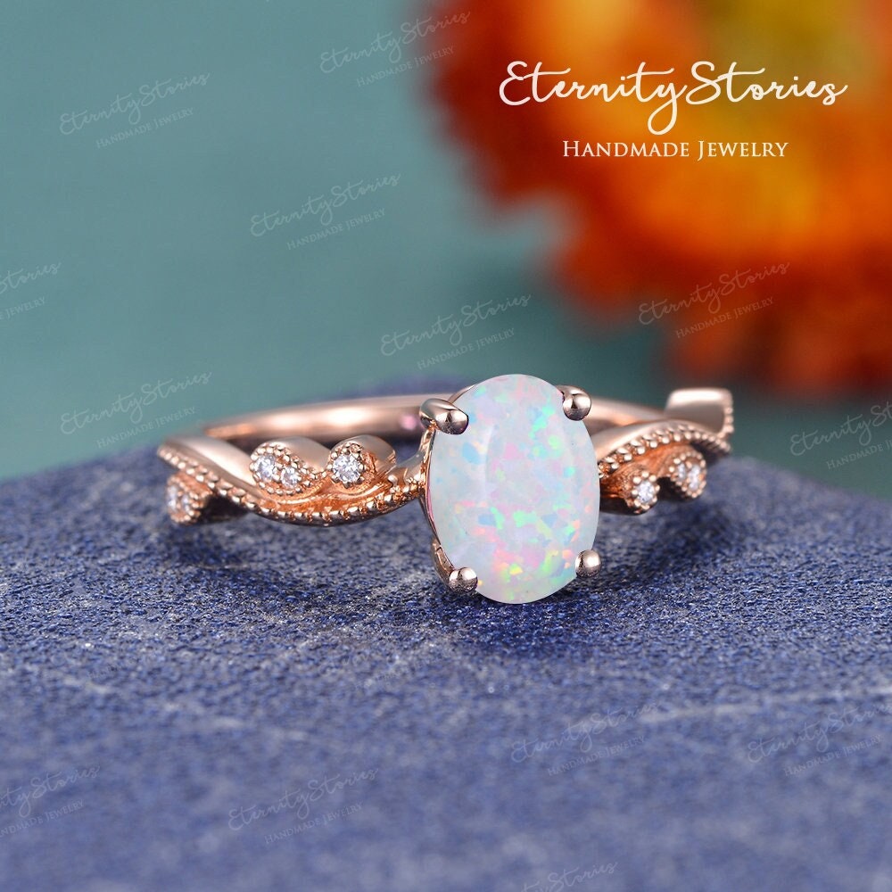 Ovaler Schliff Natürlicher Opal Verlobungsring Regenbogen Ring Milgrain Rosegold Ehering Vine Floral Moissanit/Diamant Twist Art Deco Braut von EternityStories