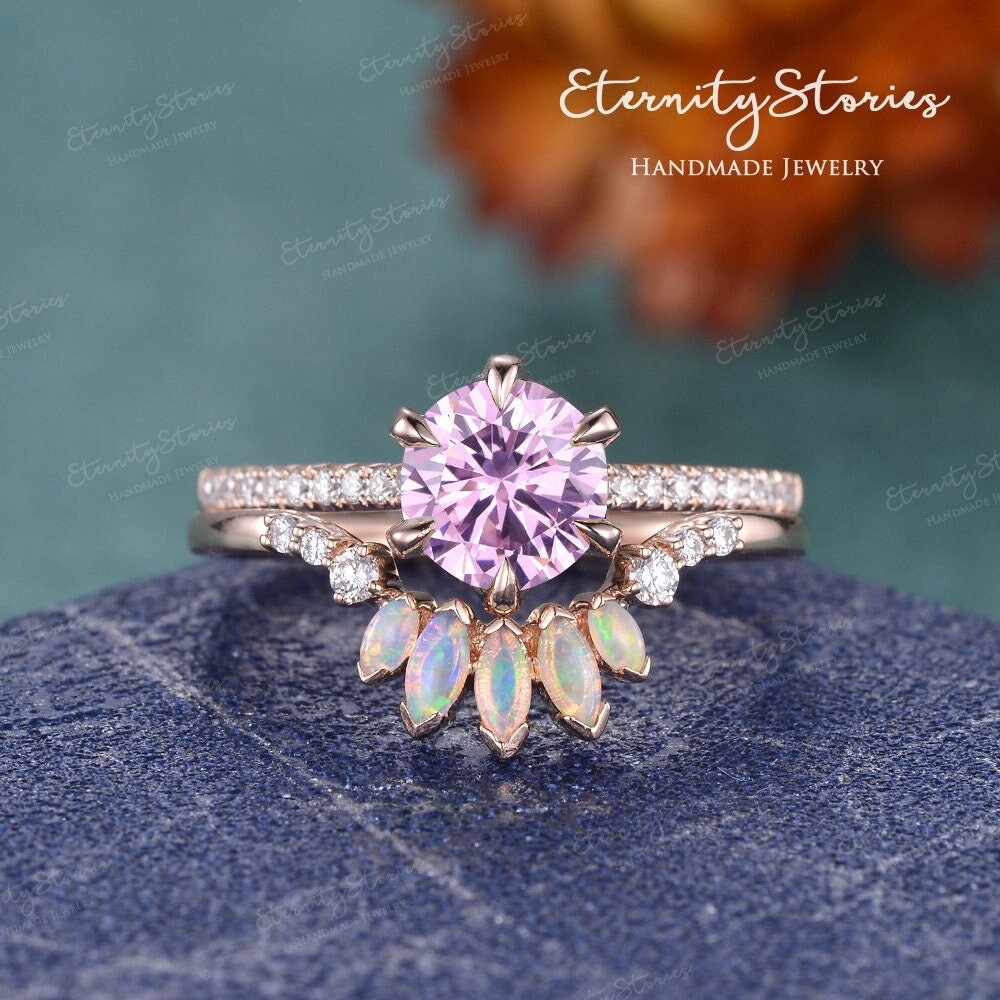 Versteckter Halo Rosa Moissanit Verlobungsring Set Rosegold Braut Ring Damen Marquise Opal Hochzeit Band Krone Shank von EternityStories