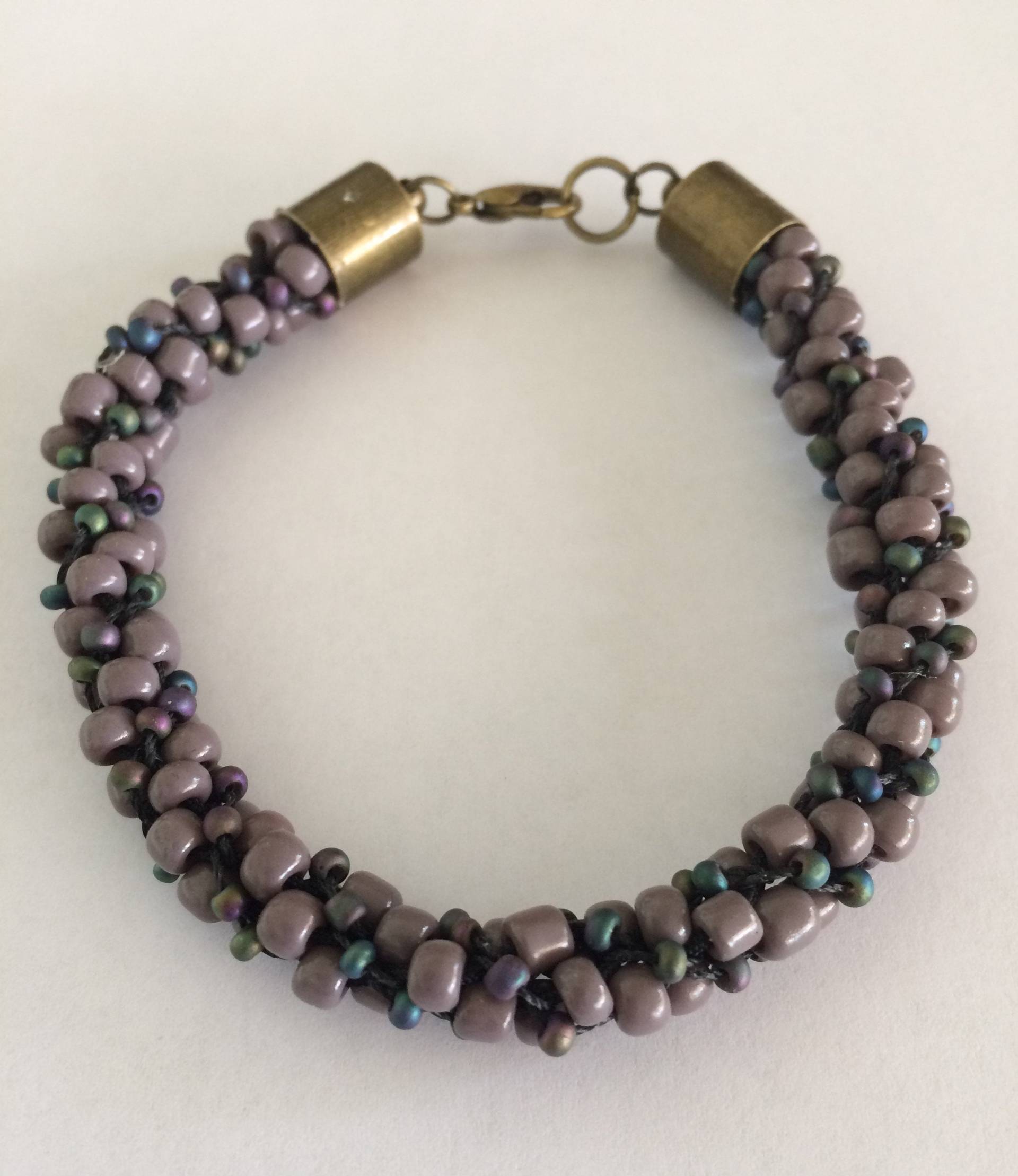 Lila Glasperlen Kumihimo Armband Lila Glasperlen Kumihimo Armband von EthereaCrafts