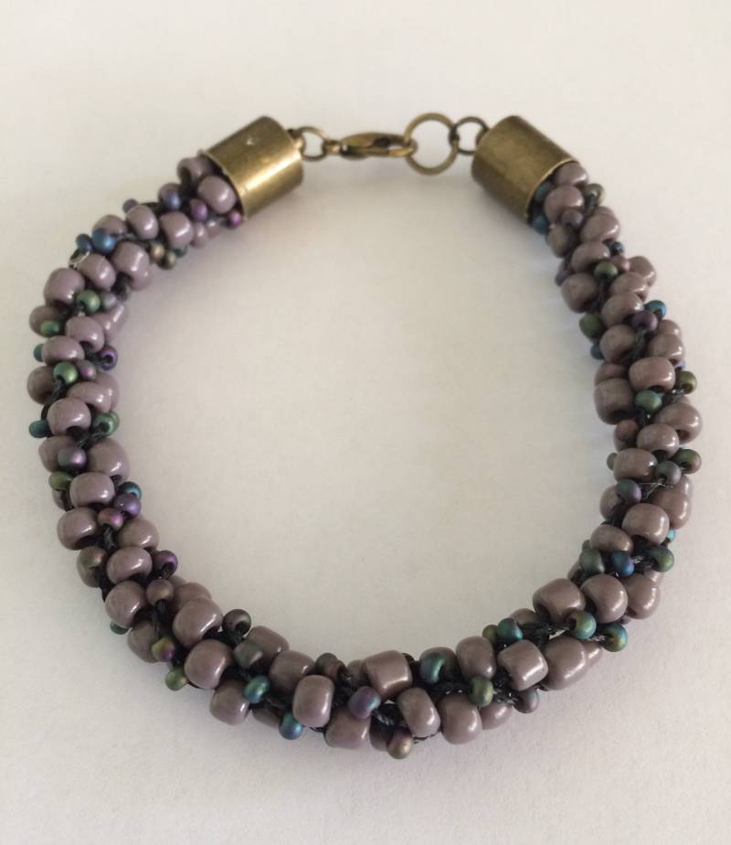Lila Glasperlen Kumihimo Armband von EthereaCrafts