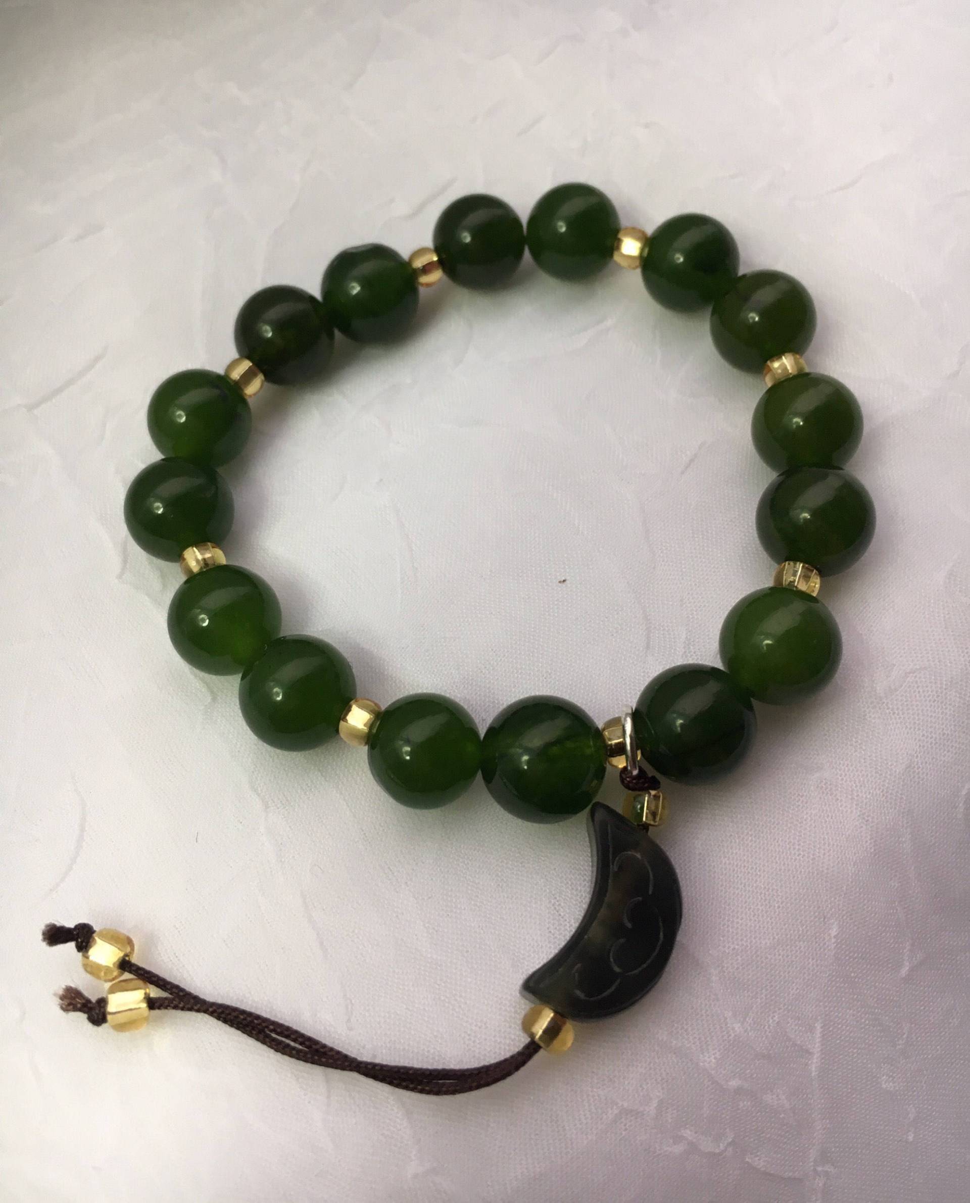 Armband Mit Einem Nephrit Jade Moon Armband Mit Einem Nephrit Jade Moon von EtherealLightDesigns