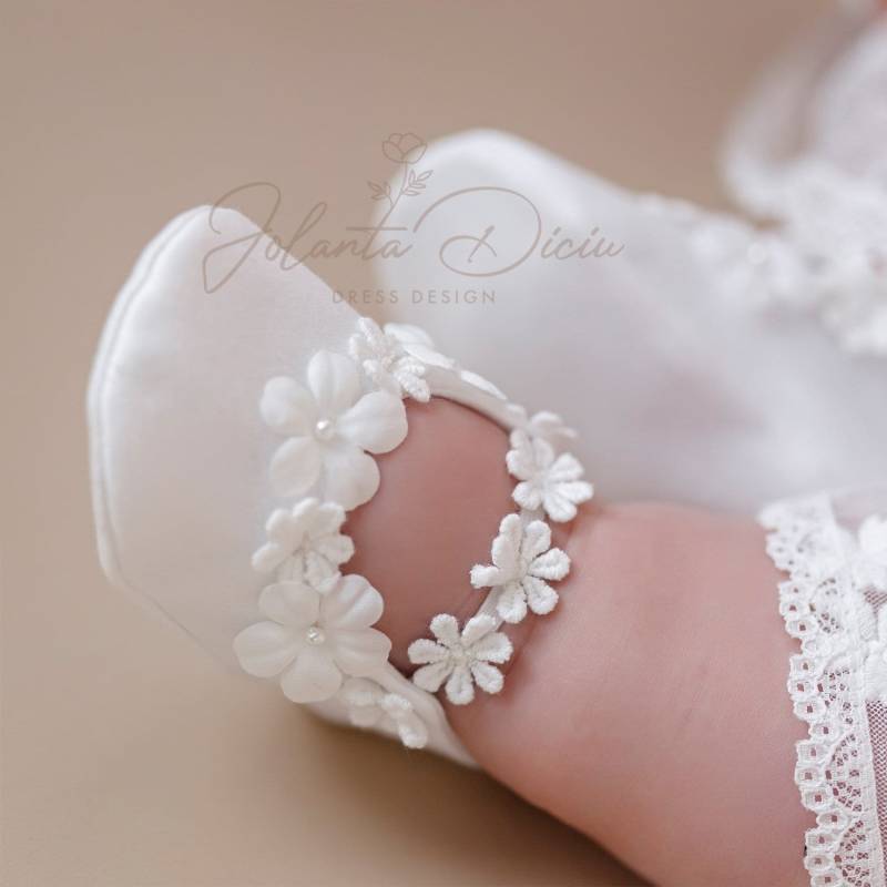 Baby Taufschuhe Satin Taufschuhe Mit Blumen & Wachsperlen von EtherealPrincesse
