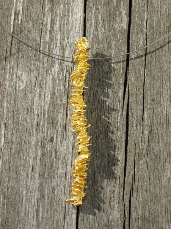 Anhänger Fair Silber Vergoldet Strukturierte Raw Design Matt Und Poliert Gold Finish Ich Mache Ihren Schmuck in Meiner Werkstatt Barcelona Spanien von EthicaljewelryEB