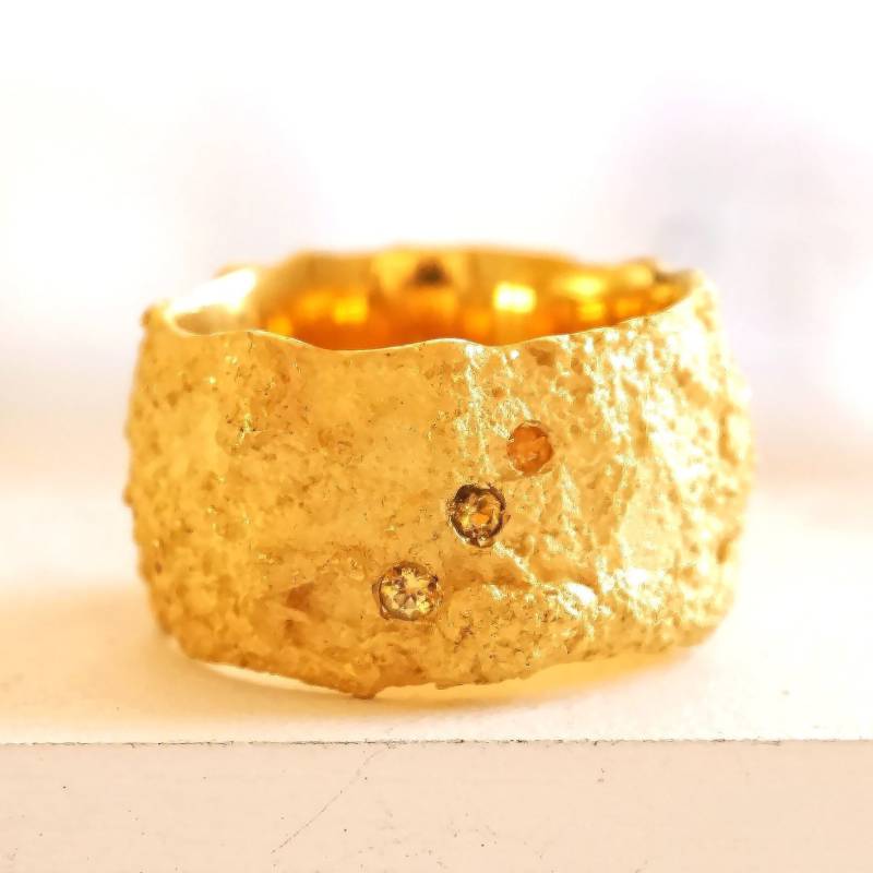 Edelstein-Bandring in Fair Silber Feinvergoldet Mit Cognac Diamant, Zircon Und Citrin - Sand Band Ring-Moderner Schmuck Aus Barcelona Edelstein-Bandring in Fair Silber Feinvergoldet Mit Cognac Diamant, Zircon Und Citrin - Sand Band Ring-Moderner Schmuck Aus Barcelona von EthicaljewelryEB