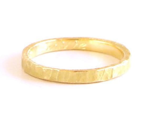 Ehering in Fair Gold-Unisex Matt Gehämmert Gold Trauring -Von Mir Meiner Werkstatt Gemacht von EthicaljewelryEB