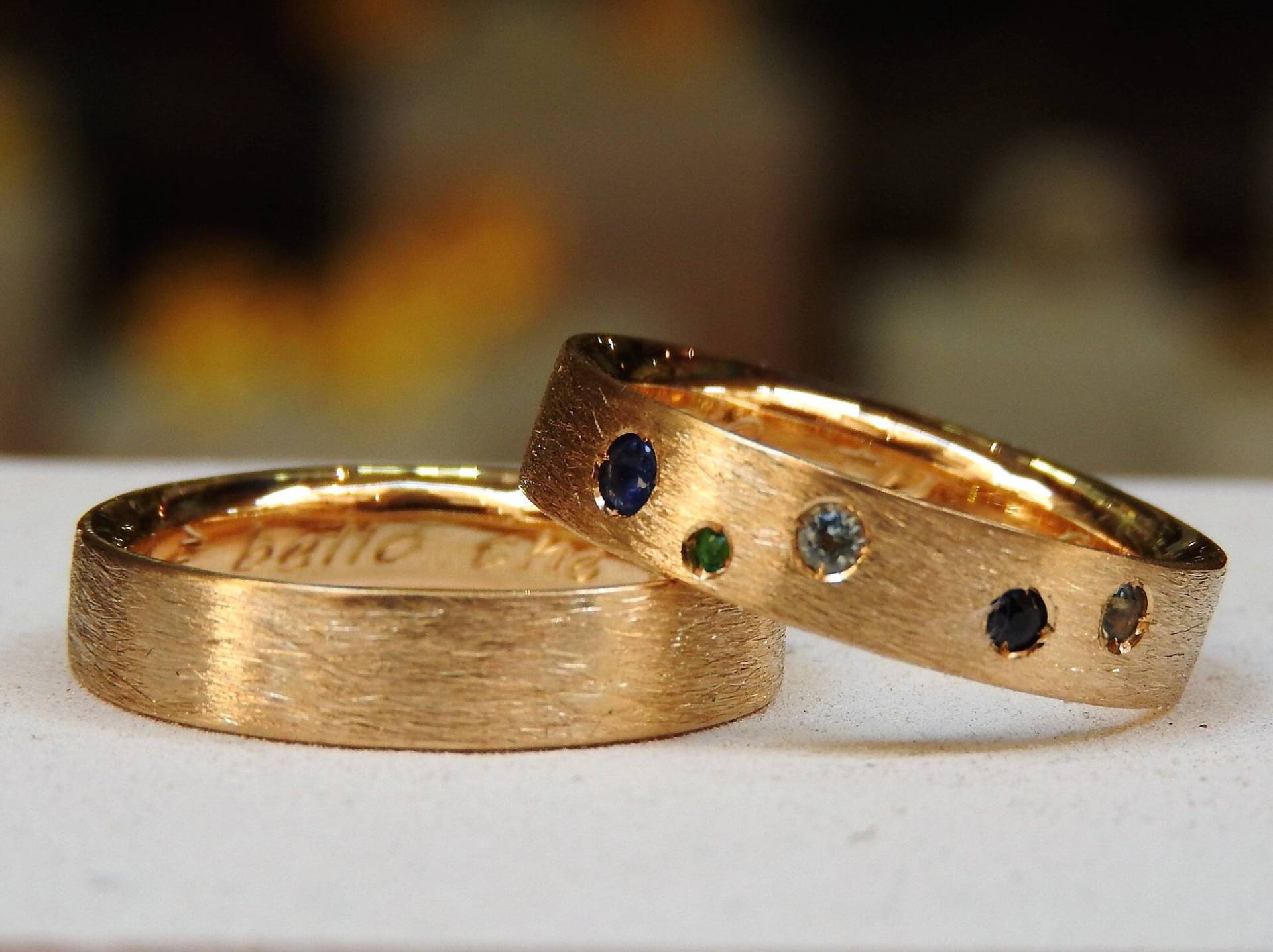 Eheringe Set Zertfiziertes Fair Gold Blauer Saphir Topas Aquamarin Und Smaragd Benutzerdefinierte Trauringe Nachhaltige Hochzeit Eheringe Set Zertfiziertes Fair Gold Blauer Saphir Topas Aquamarin Und Smaragd Benutzerdefinierte Trauringe Nachhaltige Hochzeit von EthicaljewelryEB