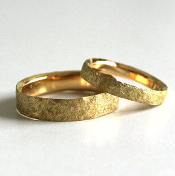 Eheringe Set Zertfiziertes Fairmined Gehämmertes Gold Gemacht in Meiner Werkstatt Von Barcelona-Emilie Bliguet Eheringe Set Zertfiziertes Fairmined Gehämmertes Gold Gemacht in Meiner Werkstatt Von Barcelona-Emilie Bliguet von EthicaljewelryEB