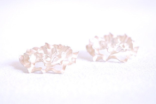 Ethereal Roses Ohrringe Aus Fairem Weißem Silber, Nachhaltige Grüne Silberohrstecker Nach Kundenwunsch, Handgefertigt in Meiner Werkstatt Im Ethereal Roses Ohrringe Aus Fairem Weißem Silber, Nachhaltige Grüne Silberohrstecker Nach Kundenwunsch, Handgefertigt in Meiner Werkstatt Im von EthicaljewelryEB