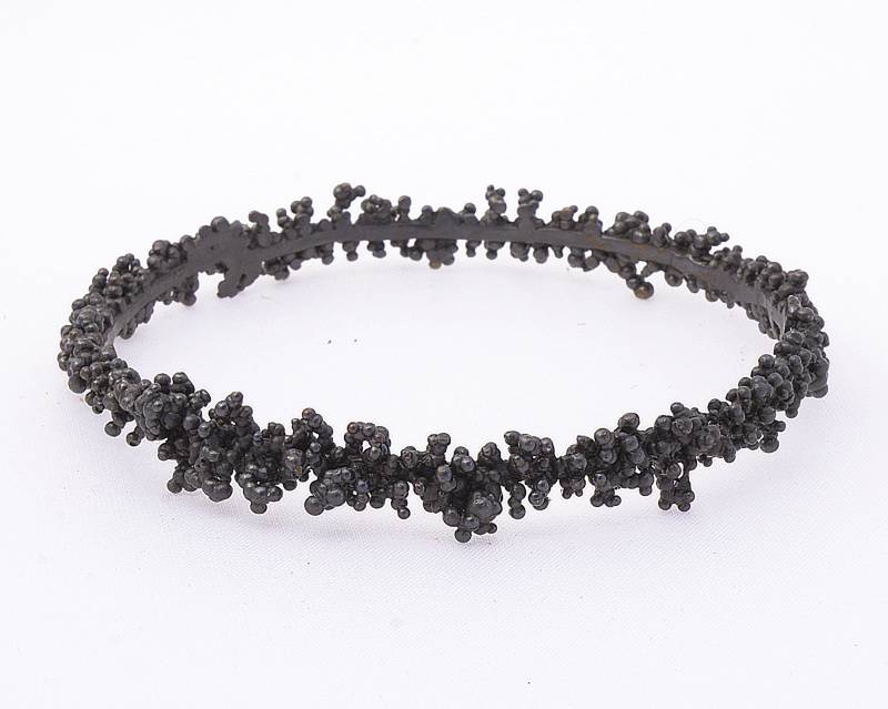 Schwarz Oxidiertes Reines Silber Armreif Bio Fair Nuggets Drops Design Nach Maß in Meiner Werkstatt Barcelona Schwarz Oxidiertes Reines Silber Armreif Bio Fair Nuggets Drops Design Nach Maß in Meiner Werkstatt Barcelona von EthicaljewelryEB