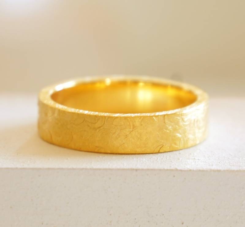 Trauring in Fairmined Gold 14K, 18K Oder 22K, Zeitgenössisch Gehämmert, Fairmined Gold, Fairmined Gold, Handmade Dicker Ring Trauring in Fairmined Gold 14K, 18K Oder 22K, Zeitgenössisch Gehämmert, Fairmined Gold, Fairmined Gold, Handmade Dicker Ring von EthicaljewelryEB