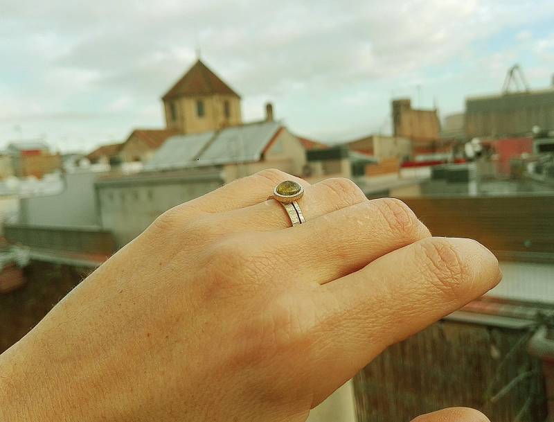 stapelbare Ringe Aus Zertifiziert Fairmined Gold Mit Goldenem Turmalin-Cabochon-steinschmuck Gemacht in Meiner Werkstatt Von Barcelona stapelbare Ringe Aus Zertifiziert Fairmined Gold Mit Goldenem Turmalin-Cabochon-steinschmuck Gemacht in Meiner Werkstatt Von Barcelona von EthicaljewelryEB