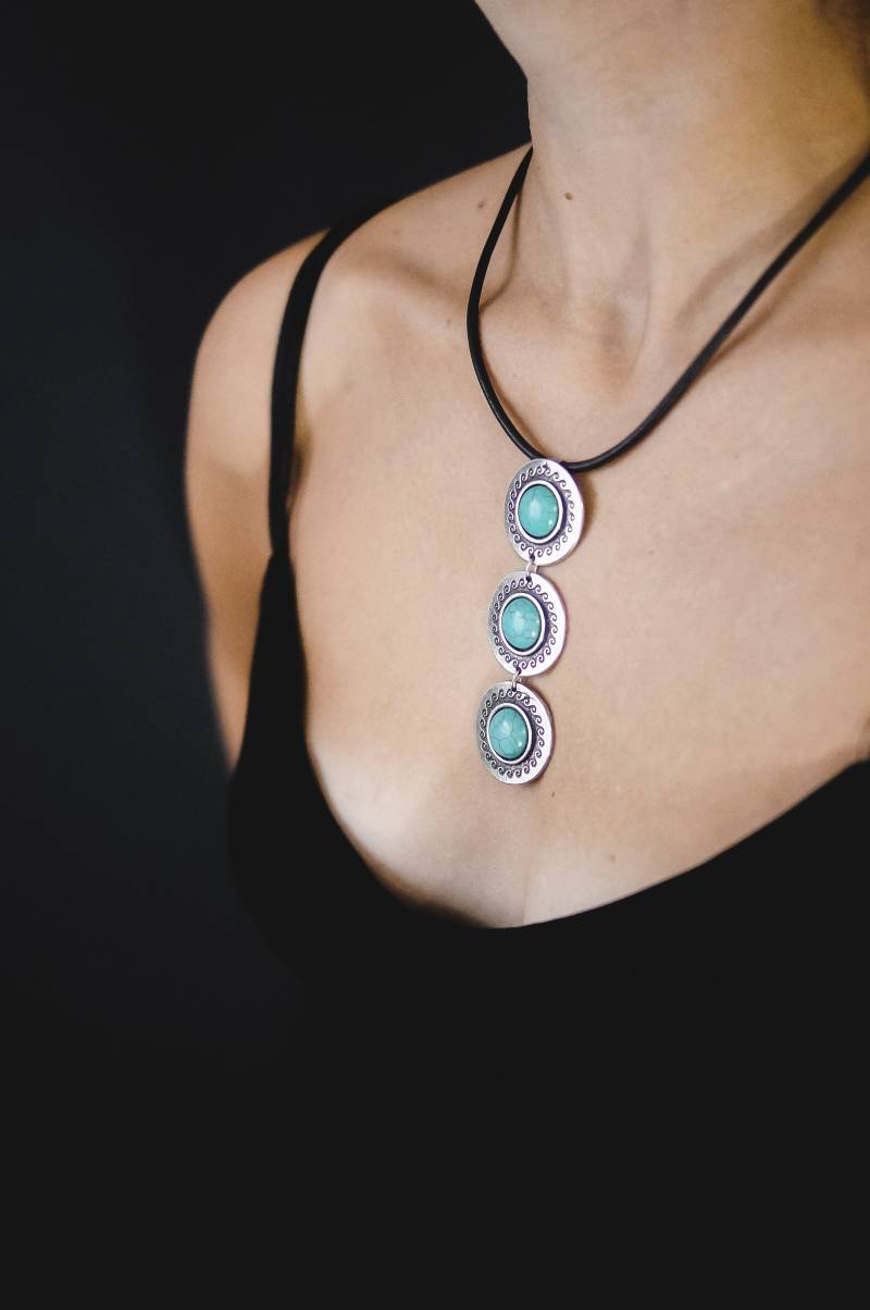 Helix Femme Halskette Boho Lätzchen Türkis Anhänger Marmor Damen Schmuck Statement Geschenk Für Sie von EthnicStories