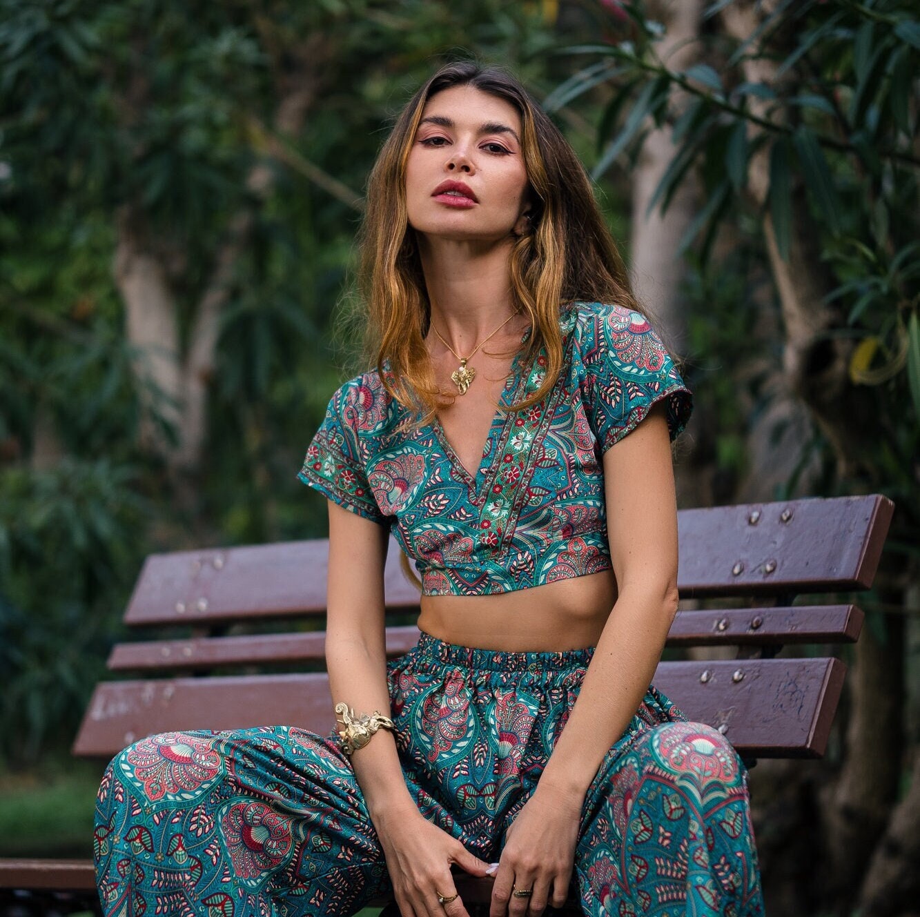 Boho Blumen Print Crop Top | Offener Rücken, Kurze Ärmel von Ethnicqueen