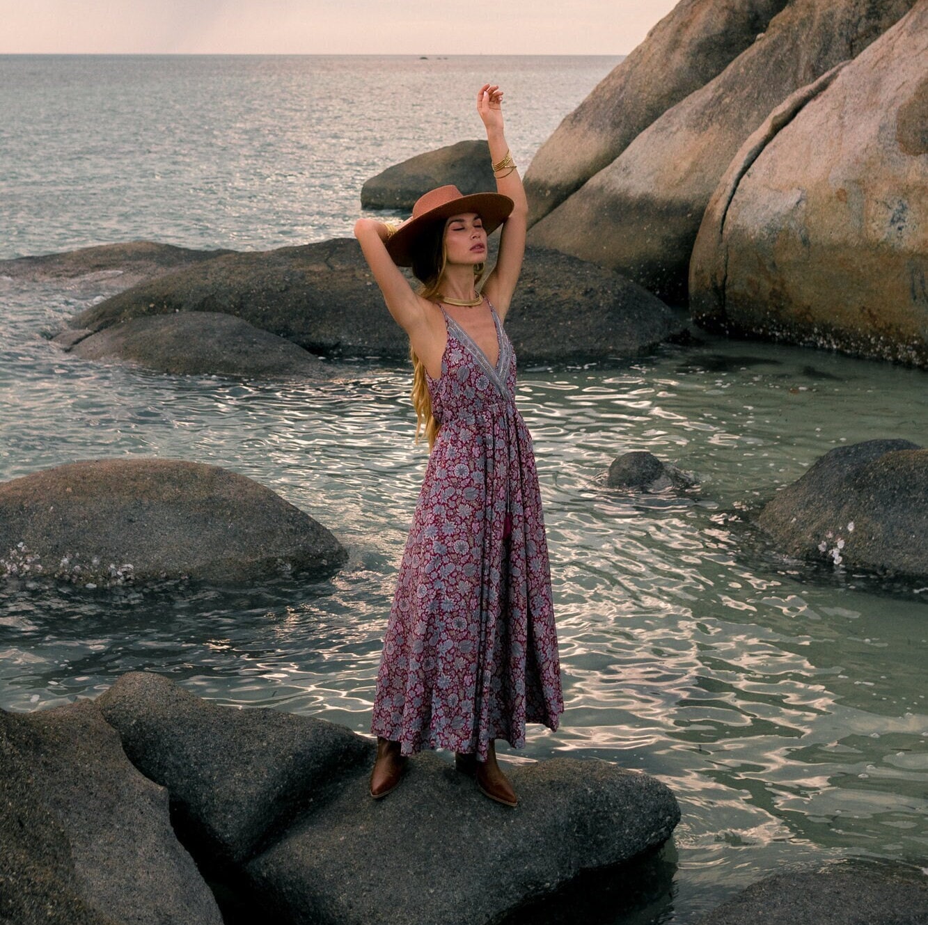 Florales Boho Maxi Kleid | Strappy Offener Rücken, Sommer Chic von Ethnicqueen